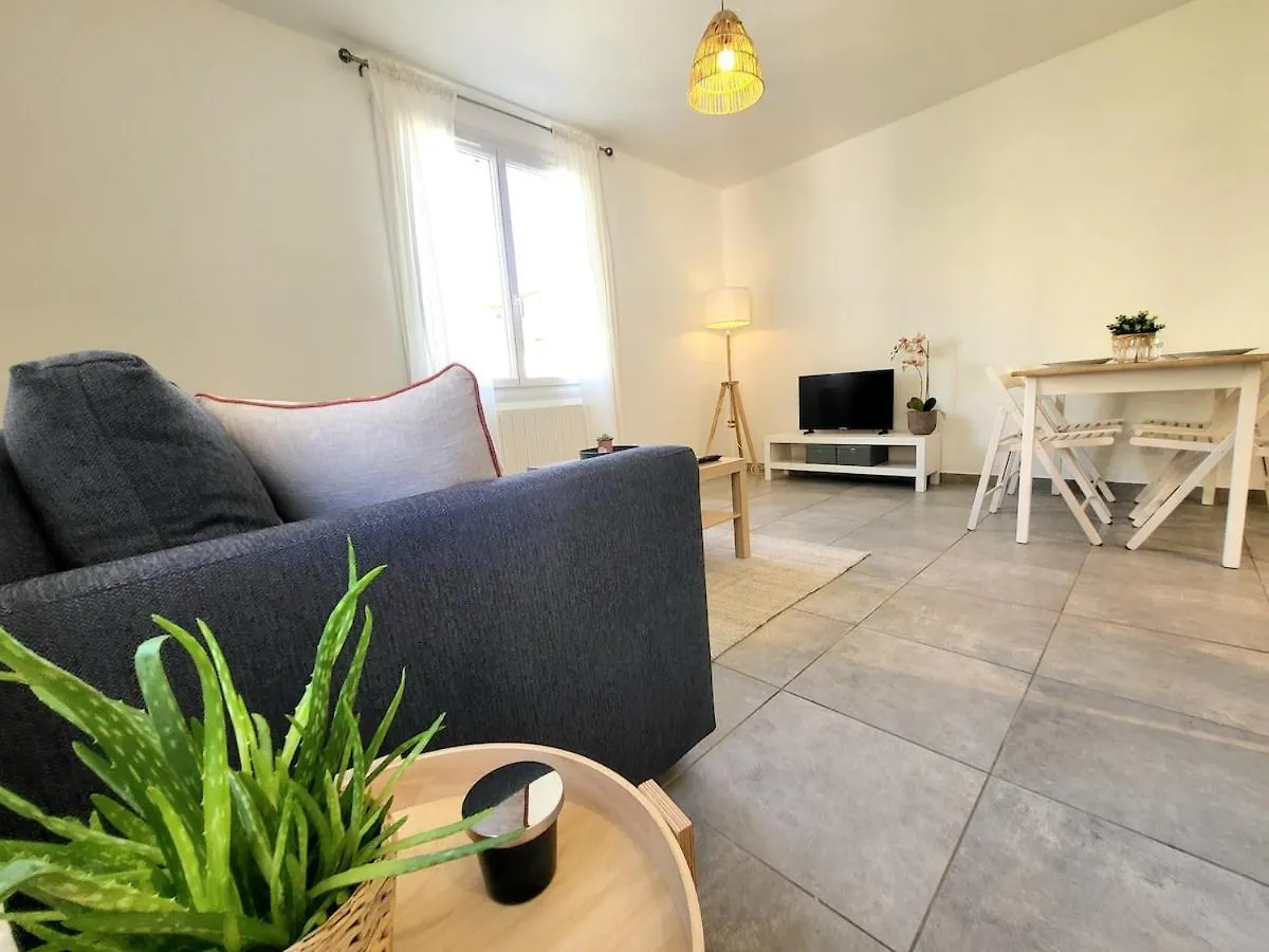 T2 Renove Jardin Et Parking Apartment Hyeres 0*,  France